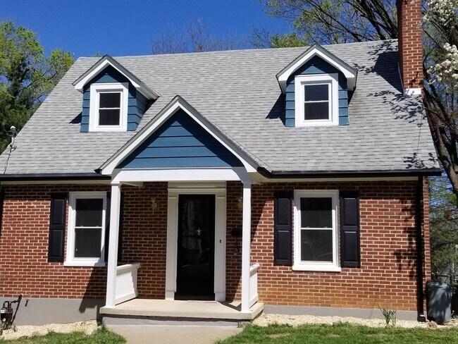 Building Photo - Single Family 3 BR, 1.5 Bath Rental House ...