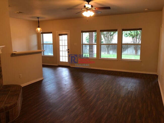 Foto del edificio - Very Neat 3 Bed/2Bath Home In A Desirable Neighborhood