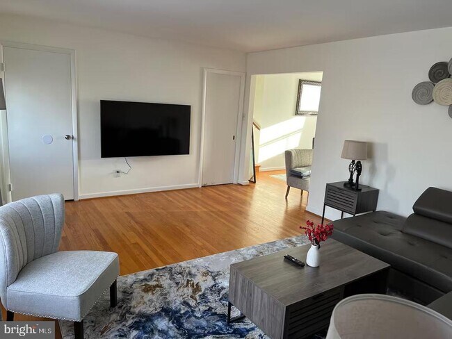 Foto del edificio - 6711 Beddoo St