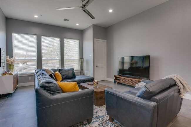 Photo - 2239 Lovedale Ave Apartment