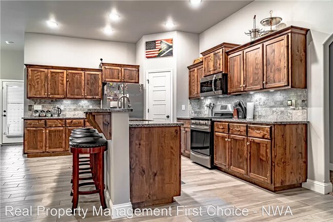 Building Photo - 4 br, 2 bath House - 520 Arkansas Black Ce...