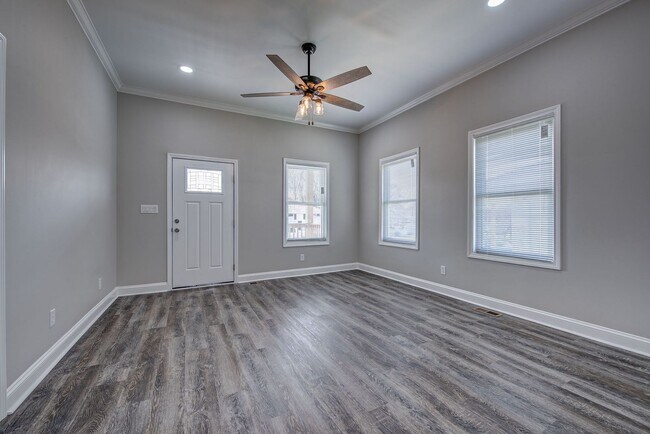 Foto del edificio - Fully Renovated 3-Bedroom Home with Modern Finishes – Only $1,675 a month!