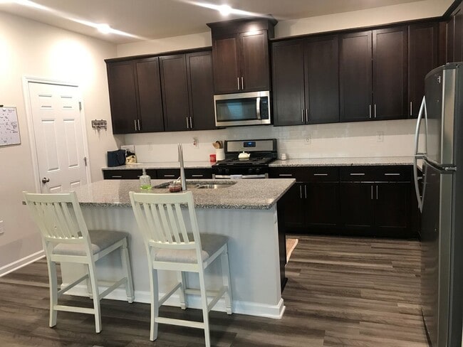 Foto del edificio - GREAT HOME IN LAKEVIEW RIDGE IN GROWING FUQUAY-VARINA