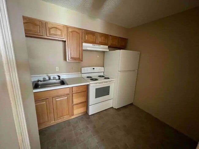 Building Photo - Royal Ridge Apartments
