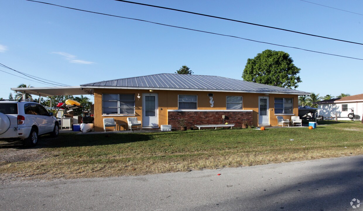 Building Photo - 11479 Island Ave