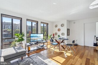 Building Photo - 1280 21st St NW