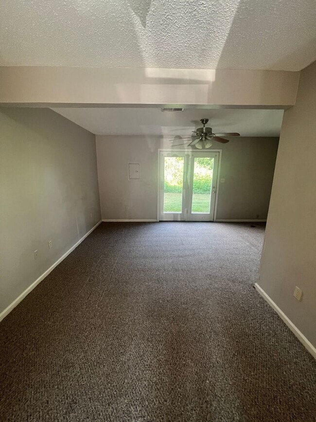 Building Photo - 427 Mt Pelia Rd
