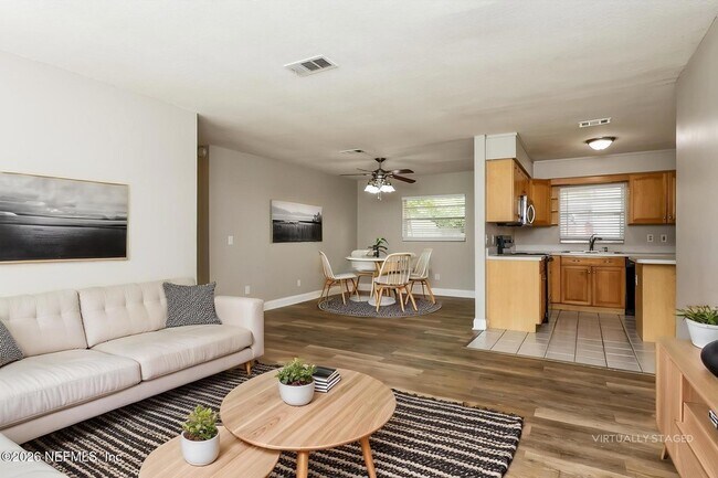 Foto del edificio - 7930 Rondeau Dr E