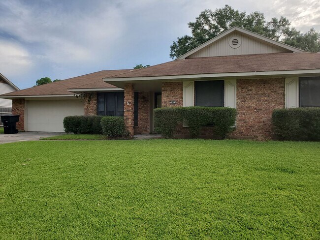 Building Photo - 5415 Bayou Dr