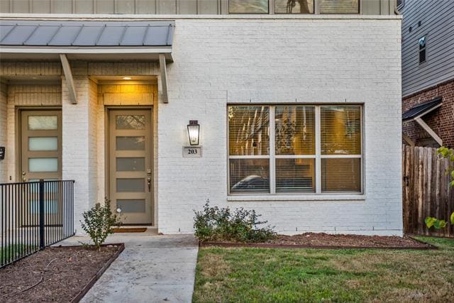 Building Photo - 203 Athenia Dr