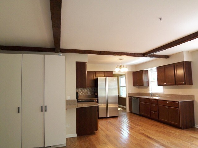 Building Photo - 117 South Dr