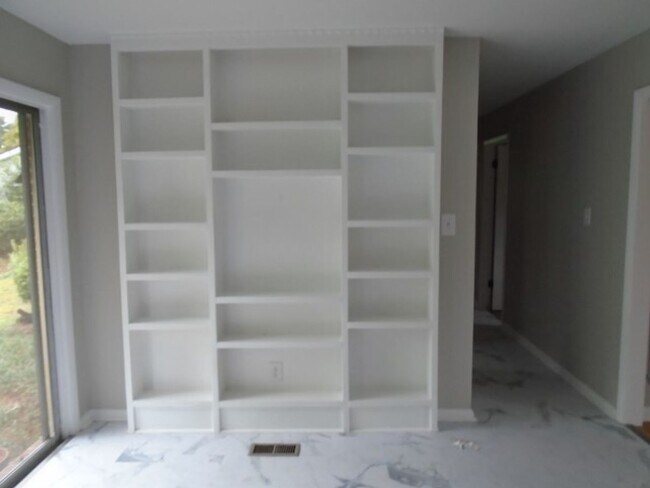 Building Photo - Bordeaux Subdivision