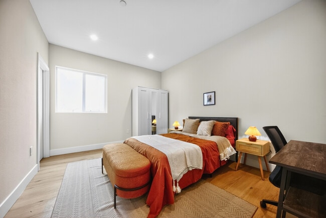 Building Photo - 1223 W 37th Dr