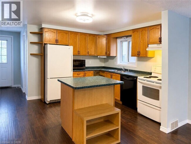 Building Photo - 321 Sable Ct
