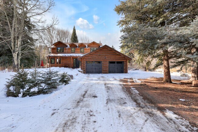 Foto del edificio - Luxury 3 bedoom/2.5 bathroom Home w/ Hot Tub