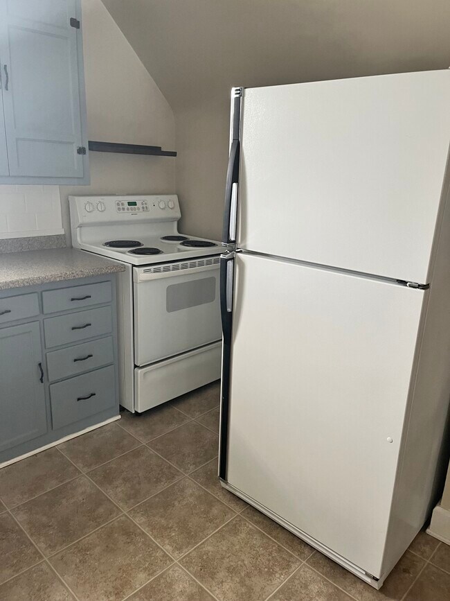 Kitchen - 56 Brewster St
