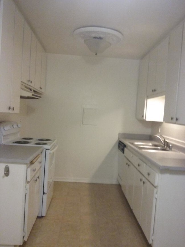 kitchen (has fridge) - 1707 Pacific Coast Hwy