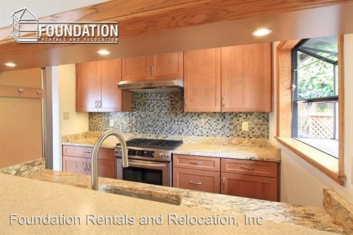 Foto del edificio - 128 Stanford Ave