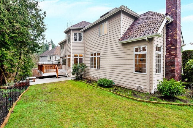 Building Photo - Large 4 Bedroom Home in Marymoor Hill