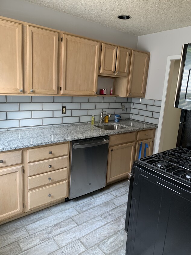 Kitchen - 157 Burmont Rd