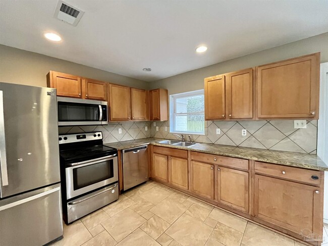 Building Photo - 1127 Redwood Ln