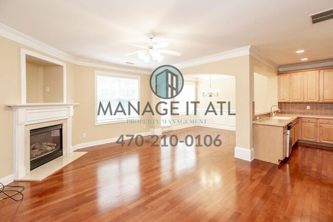 Building Photo - 3 Bedroom Townhome for Rent- Peachtree Rid...