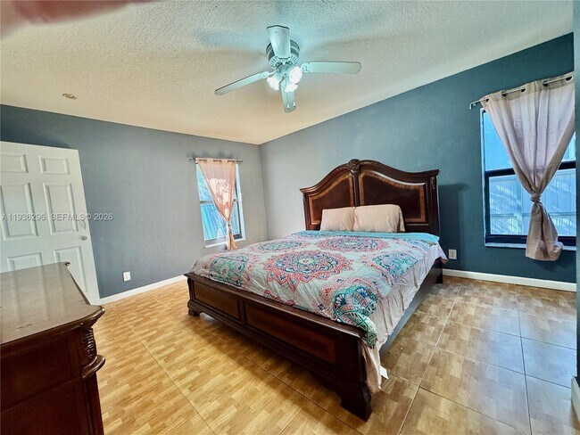 Foto del edificio - 6032 SW 38th St