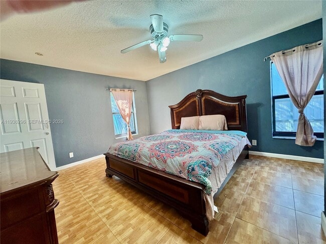 Building Photo - 6032 SW 38th St