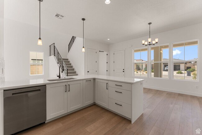 Foto del edificio - Brand New Holmes Home