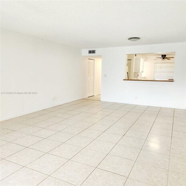 Foto del edificio - 2079 Coral Ridge Dr