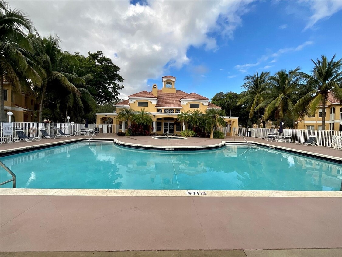 2341 NW 33rd St Unit 416, Oakland Park, FL 33309 Room for Rent in