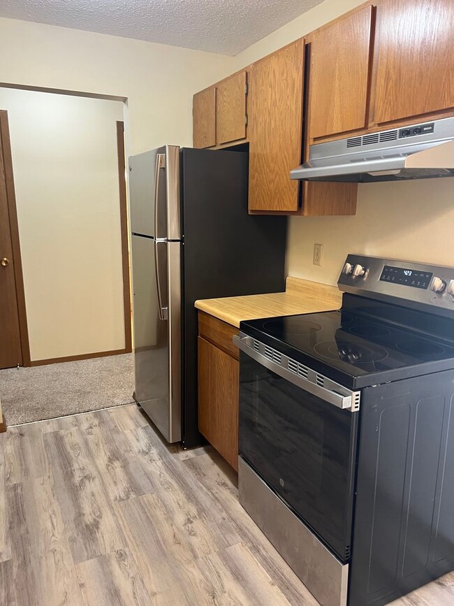 Building Photo - 922 Benton Dr