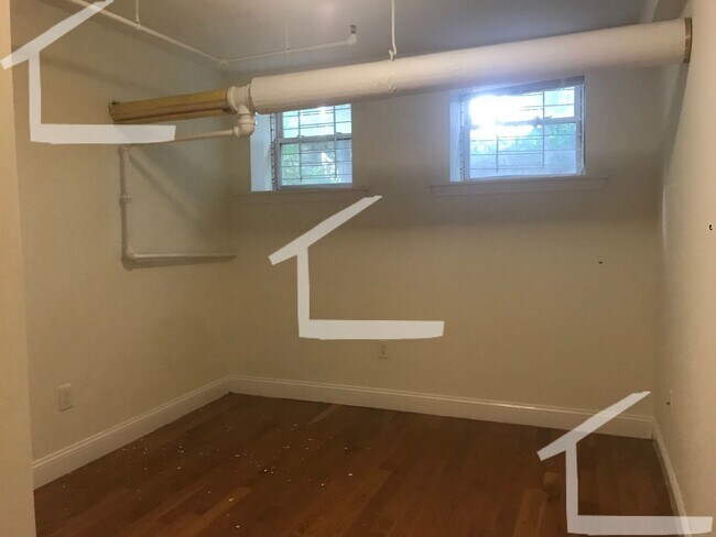 Foto del edificio - Heat, Hot Water Included, Garden Level, La...