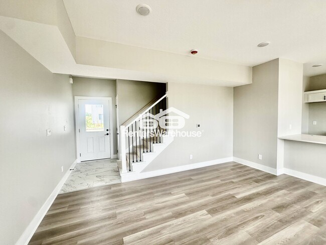 Foto del edificio - 7000 Lake Hill Dr