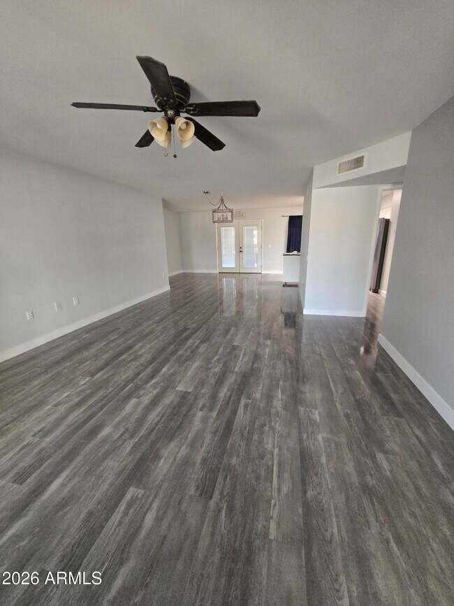 Building Photo - 10049 W Oakmont Dr