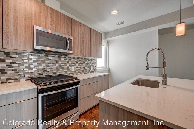 Building Photo - 2 br, 2.5 bath House - 1821 Irving Street ...
