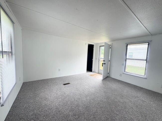 Building Photo - 202 Bud St