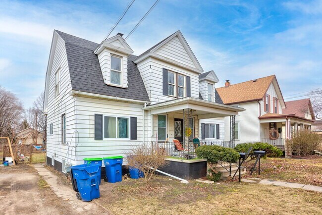 Foto del edificio - 123 Woodside Ln