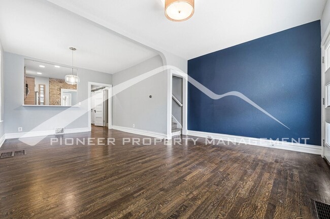 Building Photo - Charming Townhouse with Washer/Dryer and Central AC