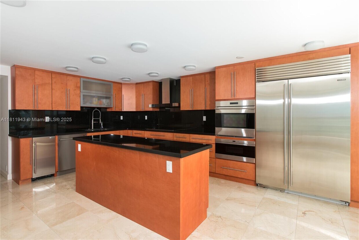 Primary Photo - 400 S Pointe Dr