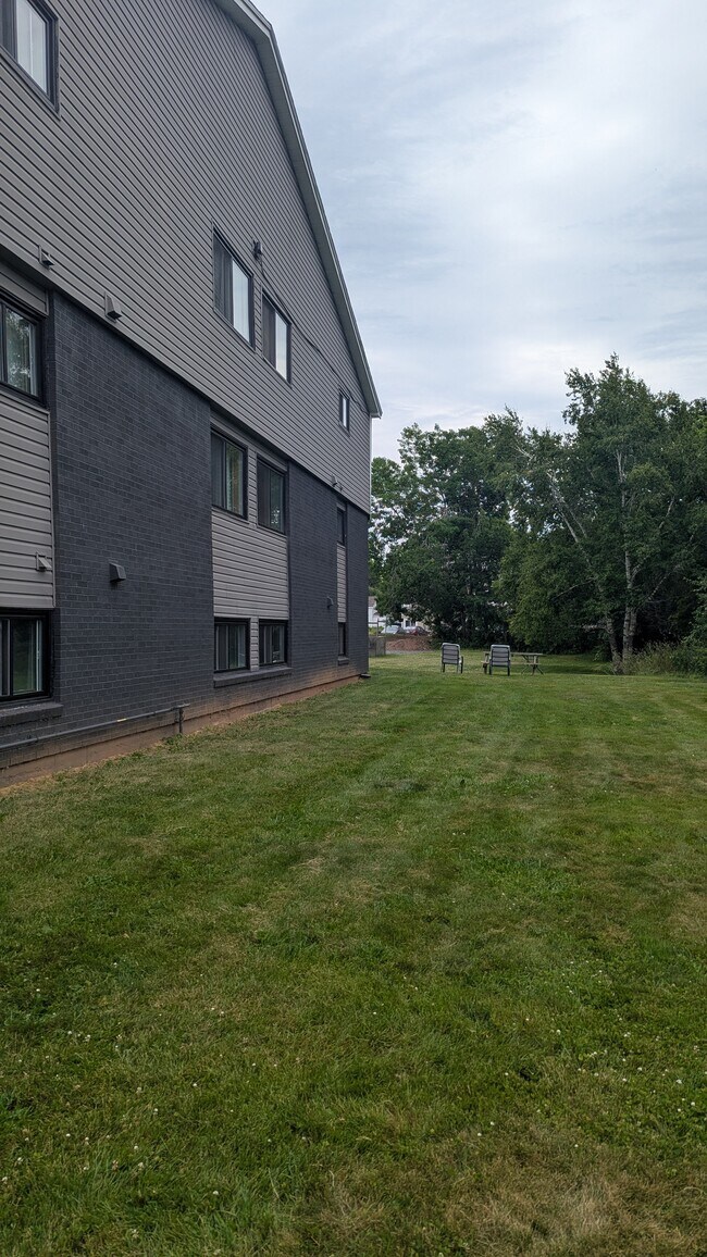 Photo du bâtiment - Unit Available Now!
