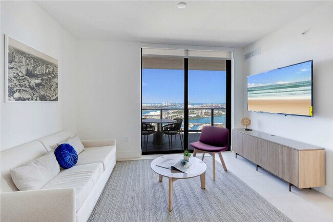 Foto del edificio - 601 NE 1st Ave