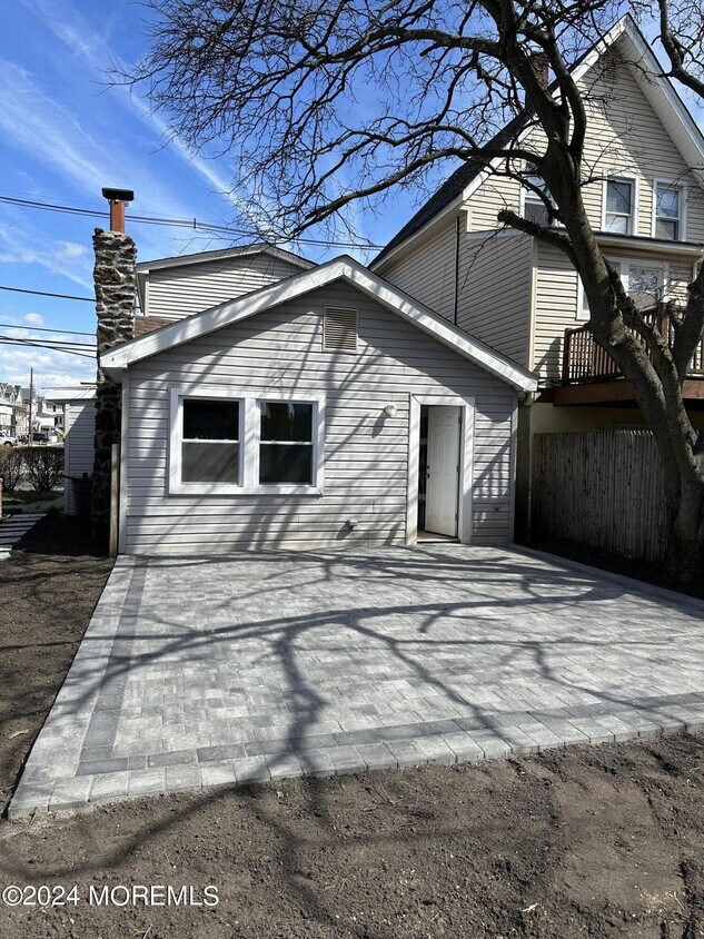 Primary Photo - 193 Bay Ave
