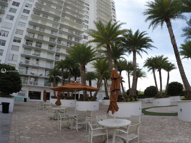 Foto del edificio - 2801 NE 183rd St  112W Aventura Fl 33160