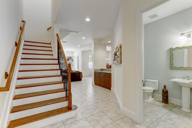 Building Photo - 222 Mariner Ct