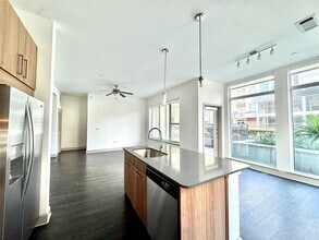 Building Photo - 2111 Westheimer Rd