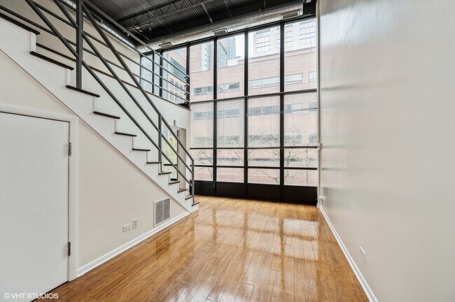 Building Photo - 816 N State St