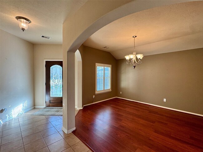 Foto del edificio - 2711 Lakecrest Way Dr