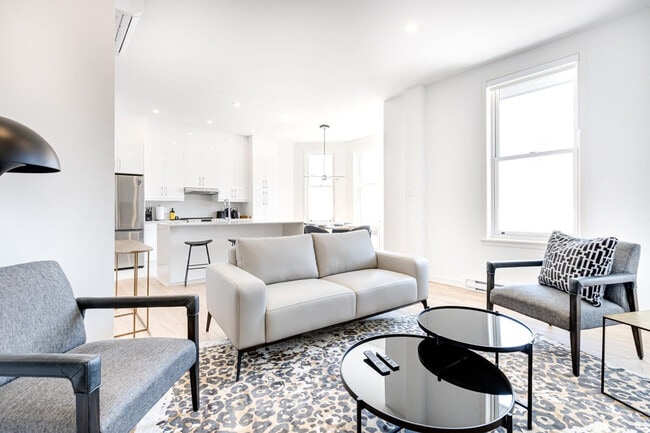 Building Photo - 405 Avenue du Mont-Royal O