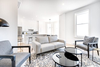 Building Photo - 4290 Rue Hutchison